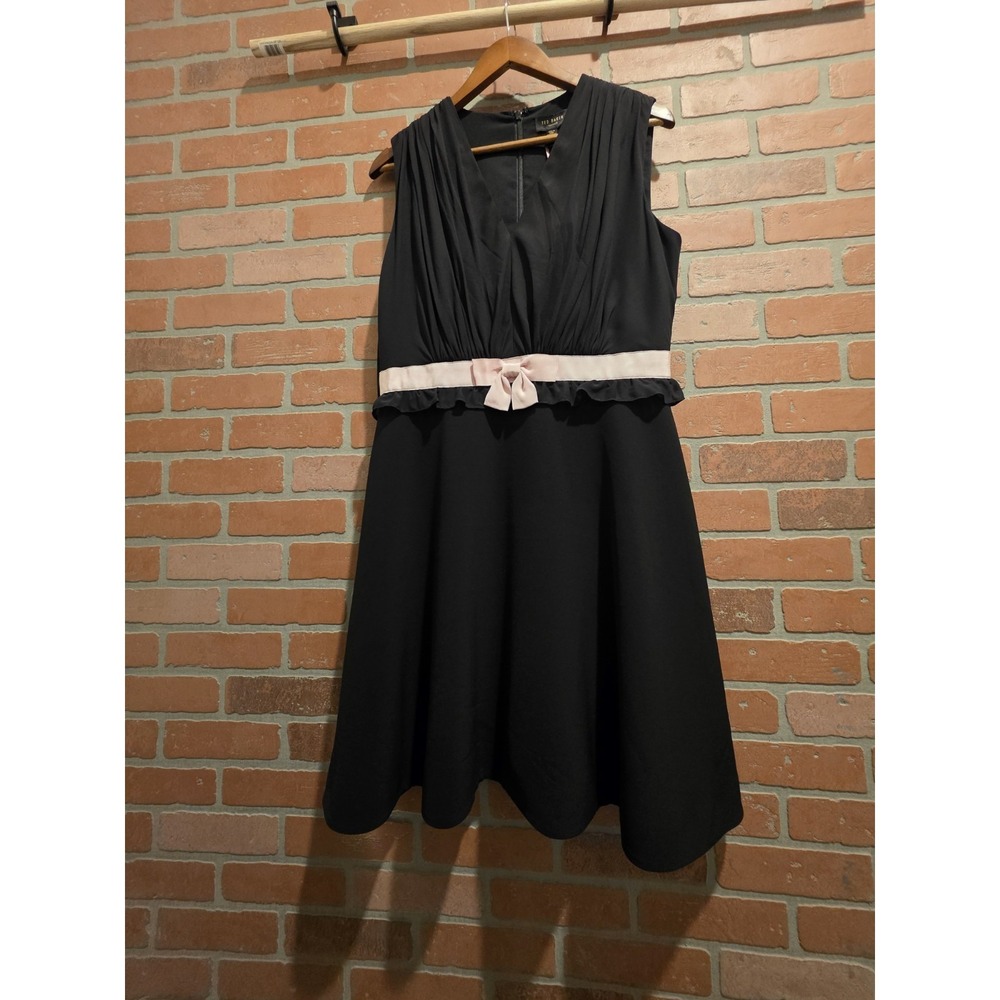 Ted Baker London Vexi V-Neck Bow Belt Dress Size 5‎ New With Tag.    Sku 63